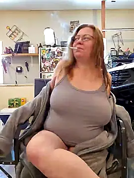 Snapshot of MsShelby40 chatting on 01-15-25, 05:26 MsShelby40 online show from 01-15-25, 05:26