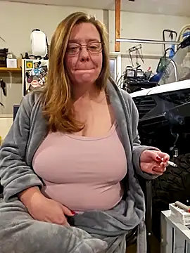 Snapshot of MsShelby40 chatting on 01-16-25, 11:16 MsShelby40 online show from 01-16-25, 11:16