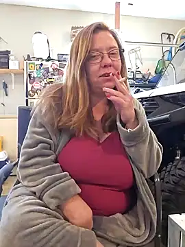 Snapshot of MsShelby40 chatting on 01-17-25, 03:22 MsShelby40 online show from 01-17-25, 03:22