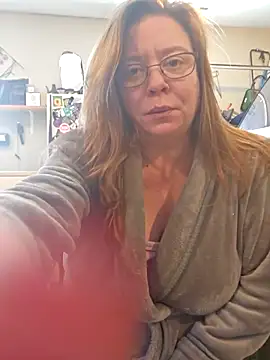 Snapshot of MsShelby40 chatting on 02-21-25, 04:37 MsShelby40 online show from 02-21-25, 04:37