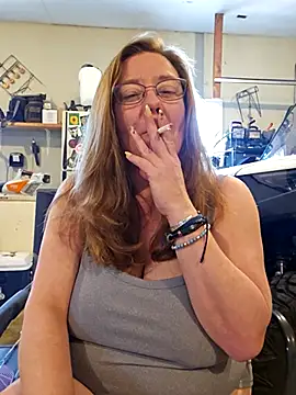 Snapshot of MsShelby40 chatting on 03-13-25, 05:07 MsShelby40 online show from 03-13-25, 05:07