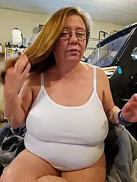 Snapshot of MsShelby40 chatting on 03-21-25, 10:39 MsShelby40 online show from 03-21-25, 10:39