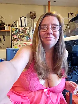 Snapshot of MsShelby40 chatting on 09-12-25, 10:54 MsShelby40 online show from 09-12-25, 10:54