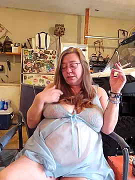 Snapshot of MsShelby40 chatting on 09-13-25, 10:20 MsShelby40 online show from 09-13-25, 10:20