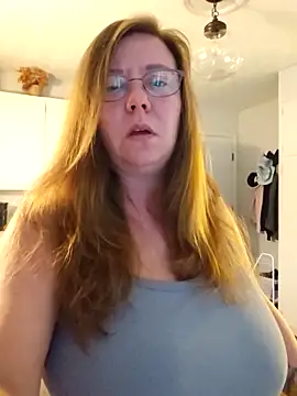 Snapshot of MsShelby40 chatting on 10-08-25, 10:07 MsShelby40 online show from 10-08-25, 10:07