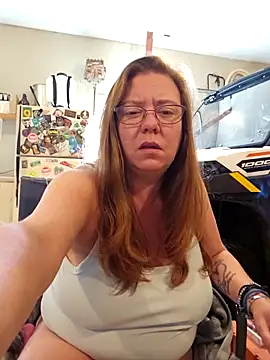 Snapshot of MsShelby40 chatting on 10-10-25, 02:27 MsShelby40 online show from 10-10-25, 02:27