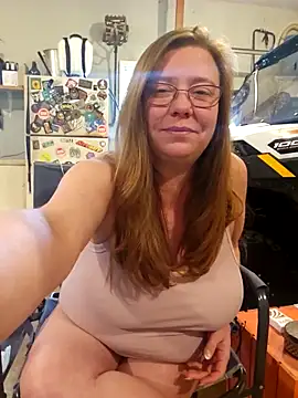 Snapshot of MsShelby40 chatting on 10-25-25, 08:47 MsShelby40 online show from 10-25-25, 08:47