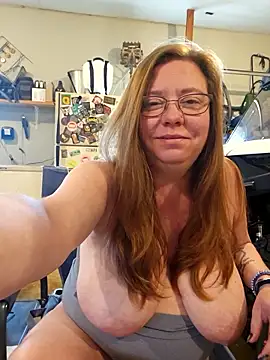 Snapshot of MsShelby40 chatting on 11-15-25, 04:25 MsShelby40 online show from 11-15-25, 04:25