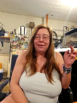 Snapshot of MsShelby40 chatting on 11-29-25, 08:56 MsShelby40 online show from 11-29-25, 08:56