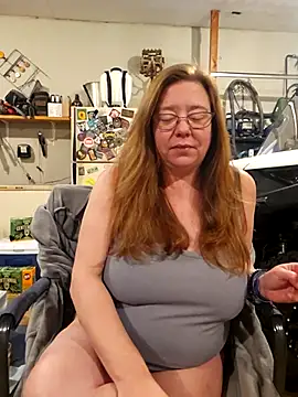 Snapshot of MsShelby40 chatting on 12-13-25, 09:53 MsShelby40 online show from 12-13-25, 09:53