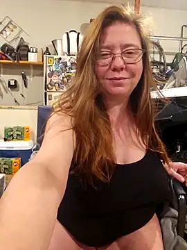 Snapshot of MsShelby40 chatting on 12-14-25, 10:58 MsShelby40 online show from 12-14-25, 10:58