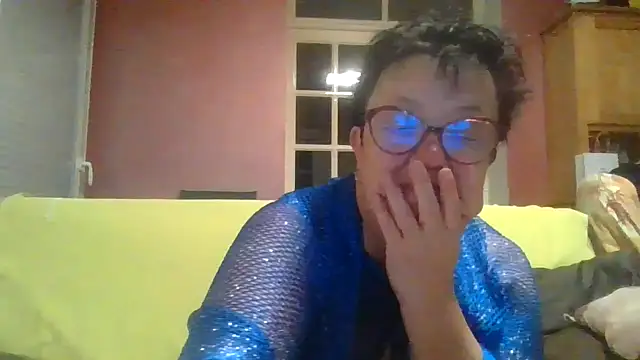Snapshot of Vandeae44 chatting on 05-04-26, 07:54 Vandeae44 online show from 05-04-26, 07:54