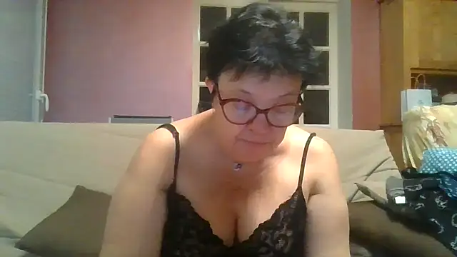 Snapshot of Vandeae44 chatting on 05-12-26, 08:17 Vandeae44 online show from 05-12-26, 08:17