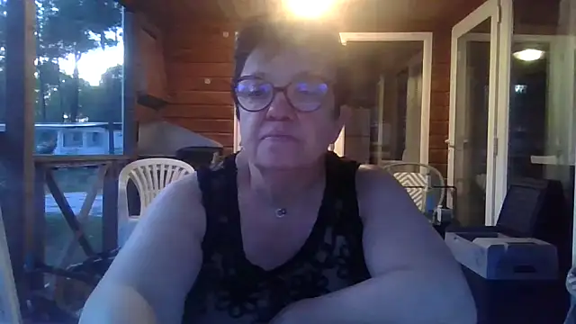 Snapshot of Vandeae44 chatting on 05-21-26, 07:43 Vandeae44 online show from 05-21-26, 07:43