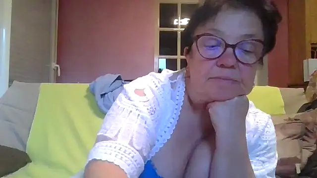 Snapshot of Vandeae44 chatting on 06-08-26, 07:36 Vandeae44 online show from 06-08-26, 07:36