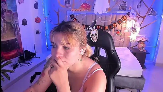 AlessiaDouce online show from 10-29-25, 04:26