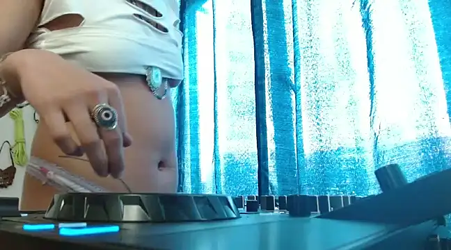 fenixmfx19 online show from 01-09-25, 06:15