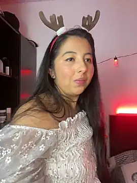 Snapshot of Isa_bel chatting on 12-26-24, 04:32 Isa bel online show from 12-26-24, 04:32