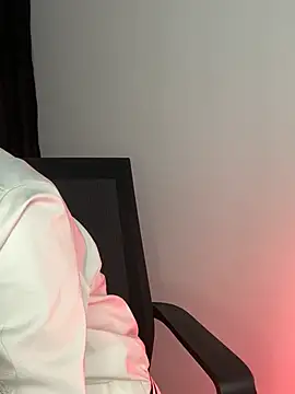 Snapshot of Isa_bel chatting on 02-08-25, 04:03 Isa bel online show from 02-08-25, 04:03