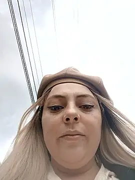 madelaine- online show from 10-08-25, 07:00