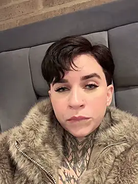 Snapshot of AliceShazaham_ chatting on 06-19-26, 06:51 AliceShazaham online show from 06-19-26, 06:51