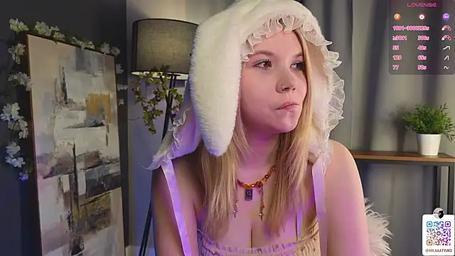 Snapshot of DaisyElmers chatting on 02-01-25, 01:12 DaisyElmers online show from 02-01-25, 01:12