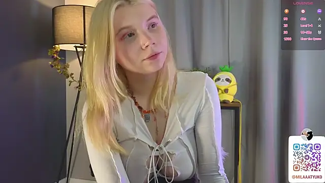 Snapshot of DaisyElmers chatting on 02-04-25, 08:46 DaisyElmers online show from 02-04-25, 08:46