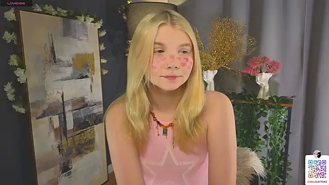 Snapshot of DaisyElmers chatting on 02-11-25, 02:25 DaisyElmers online show from 02-11-25, 02:25