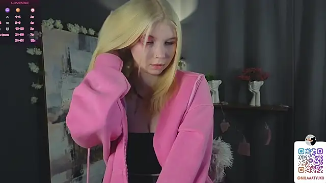 Snapshot of DaisyElmers chatting on 02-14-25, 02:39 DaisyElmers online show from 02-14-25, 02:39