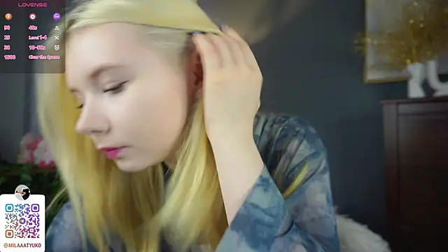 Snapshot of DaisyElmers chatting on 03-18-25, 03:20 DaisyElmers online show from 03-18-25, 03:20