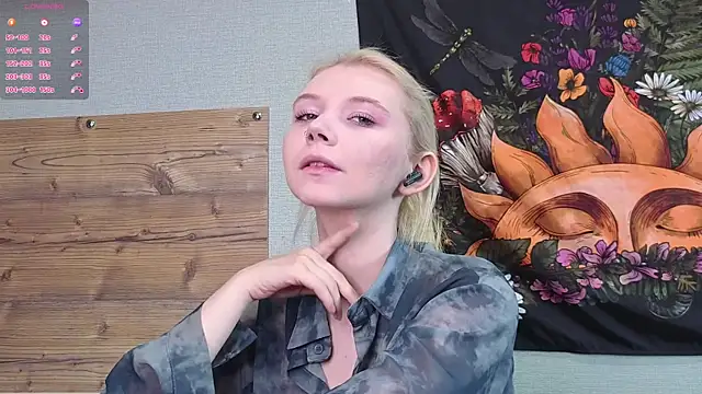 Snapshot of DaisyElmers chatting on 10-02-25, 03:57 DaisyElmers online show from 10-02-25, 03:57