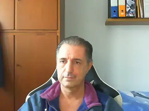 Snapshot of lliuk70mi chatting on 01-18-25, 12:47 lliuk70mi online show from 01-18-25, 12:47