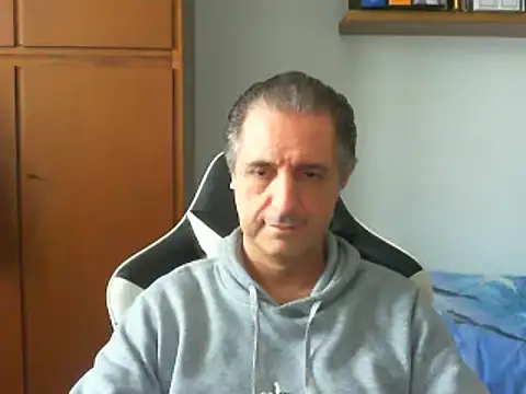 Snapshot of lliuk70mi chatting on 02-12-25, 12:44 lliuk70mi online show from 02-12-25, 12:44