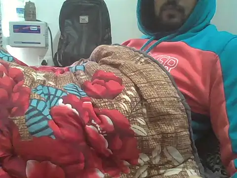 Snapshot of Desiboy_525 chatting on 01-18-26, 09:35 Desiboy 525 online show from 01-18-26, 09:35