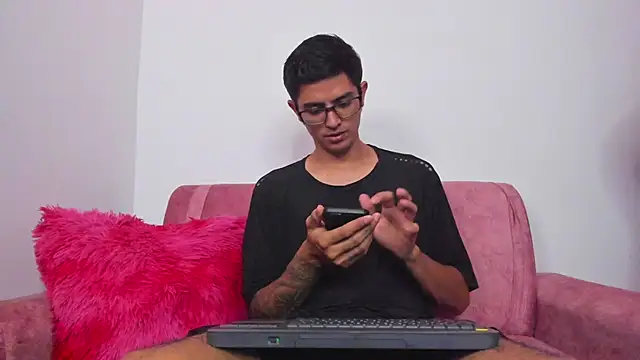 Snapshot of Ethan_Sai___ chatting on 12-14-24, 12:11 Ethan Sai online show from 12-14-24, 12:11