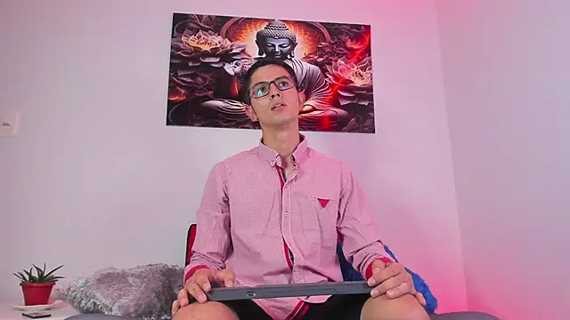 Snapshot of Ethan_Sai___ chatting on 02-07-25, 05:29 Ethan Sai online show from 02-07-25, 05:29