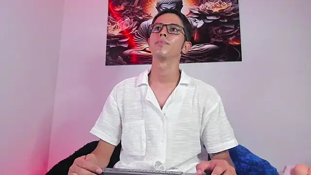 Snapshot of Ethan_Sai___ chatting on 02-17-25, 08:04 Ethan Sai online show from 02-17-25, 08:04