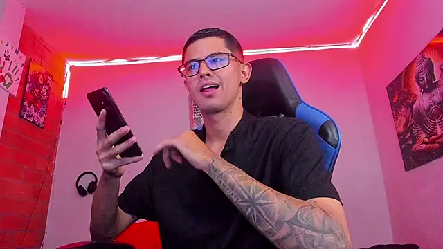 Snapshot of Ethan_Sai___ chatting on 10-16-25, 02:23 Ethan Sai online show from 10-16-25, 02:23