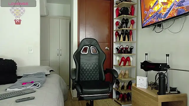 SophieBaker   online show from 04-17-26, 02:25