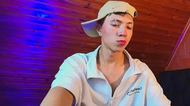 Snapshot of Justyn_Ross chatting on 11-23-25, 11:37 Justyn Ross online show from 11-23-25, 11:37