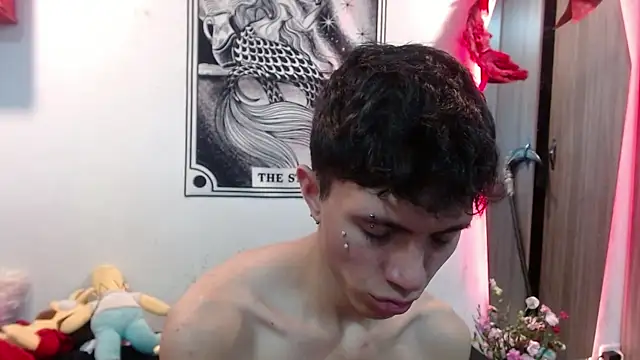 Snapshot of Justyn_Ross chatting on 12-13-25, 11:54 Justyn Ross online show from 12-13-25, 11:54