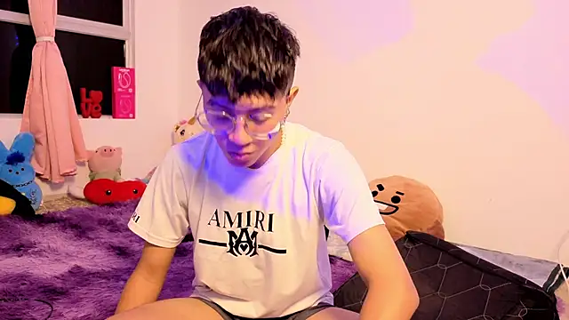 Snapshot of Justyn_Ross chatting on 04-10-26, 01:22 Justyn Ross online show from 04-10-26, 01:22