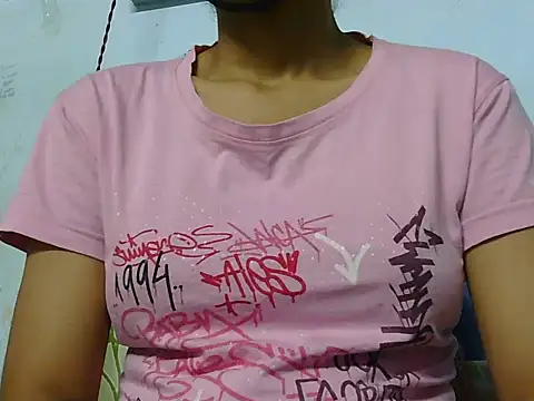 Snapshot of Thimiralagi chatting on 02-06-26, 01:43 Thimiralagi online show from 02-06-26, 01:43