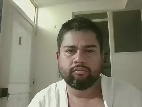 Snapshot of GABRIELGARCIA1313 chatting on 06-10-26, 01:28 GABRIELGARCIA1313 online show from 06-10-26, 01:28