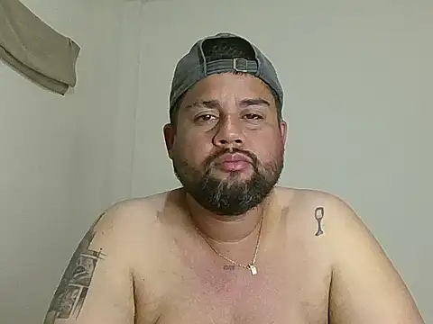 Snapshot of GABRIELGARCIA1313 chatting on 06-12-26, 11:25 GABRIELGARCIA1313 online show from 06-12-26, 11:25