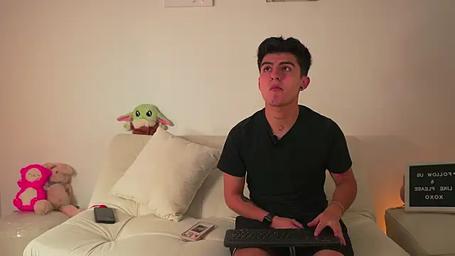 tommy and sophie online show from 01-05-25, 03:11