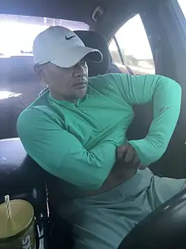 Snapshot of EatMyCake831 chatting on 10-16-25, 06:31 EatMyCake831 online show from 10-16-25, 06:31