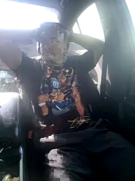 Snapshot of EatMyCake831 chatting on 10-23-25, 05:12 EatMyCake831 online show from 10-23-25, 05:12