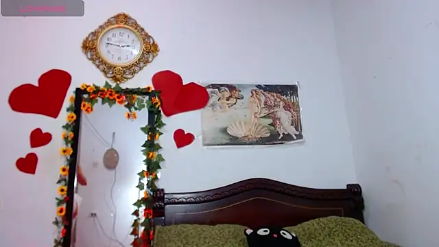 Snapshot of MeganCrouch chatting on 11-13-25, 07:13 MeganCrouch online show from 11-13-25, 07:13