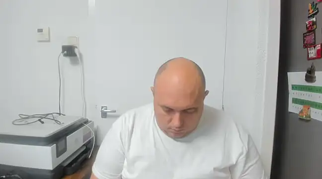 Snapshot of BigromeoXX chatting on 12-13-24, 06:16 BigromeoXX online show from 12-13-24, 06:16